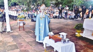 A orillas del Paraná devotos honraron a la Virgen de Itacuá