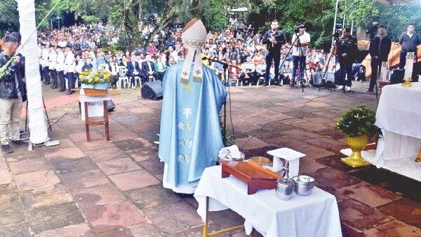 A orillas del Paraná devotos honraron a la Virgen de Itacuá