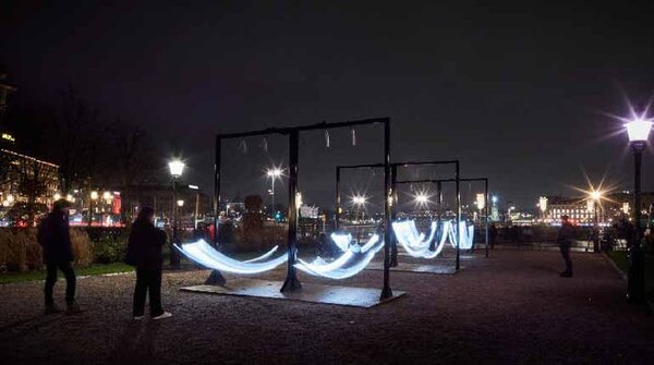 Los premios nobel inspiran a los artistas de la luz en las calles de Estocolmo
