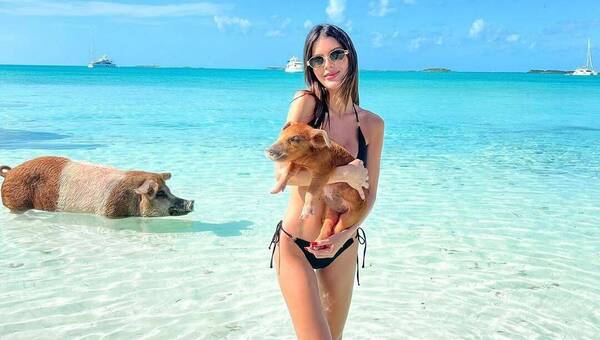 Paraguaya, de vacaciones en "La Isla de los Cerdos"