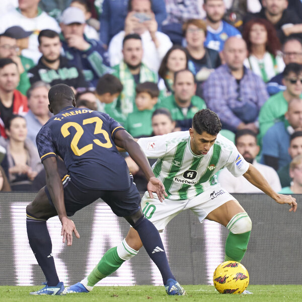 Versus / El Real Madrid, frenado por el Betis pero líder provisional