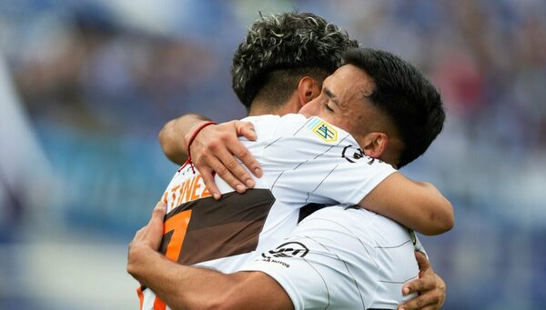 Versus / Ronaldo Martínez marca y Platense accede a una histórica final en Argentina