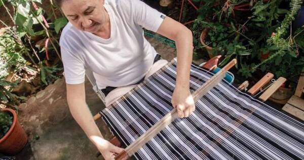 La Nación / Poncho para’i de 60 listas, la primera artesanía paraguaya reconocida en el mundo