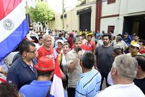 Los satélites cartistas se exponen al  escrache por apoyar el saqueo a IPS - Política - ABC Color