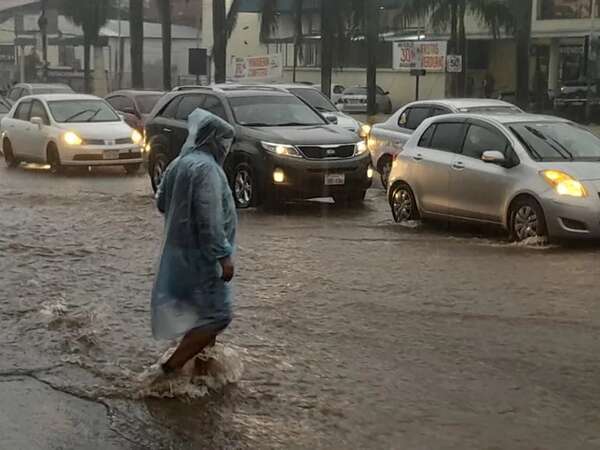 Raudales: Asunción tiene 15 zonas peligrosas en días de lluvia - Nacionales - ABC Color