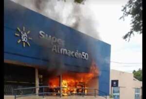 Incendio de gran magnitud en supermercado y banco de Independencia  - Policiales - ABC Color