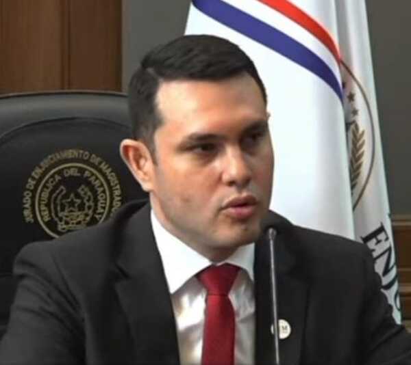 Fiscalía evade responder que pasó de la denuncia de 2020 contra Hernán Rivas