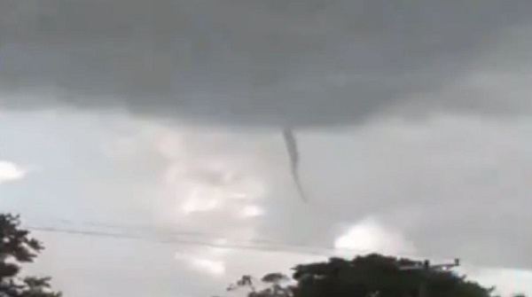 Nubes embudo en Amambay: El fenómeno que dejó a todos asombrados