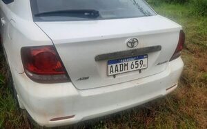 Hallan abandonado automóvil denunciado como robado