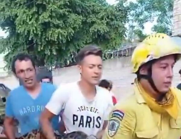 (VIDEO) Bomberos rescataron enorme kuriju en Mariano Roque Alonso