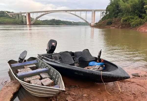 Incautan lancha con marihuana en río Paraná y timonel se fuga - ABC en el Este - ABC Color