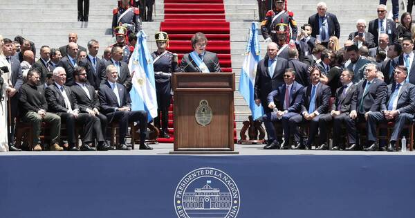 La Nación / Santiago Peña participó de la asunción de Javier Milei