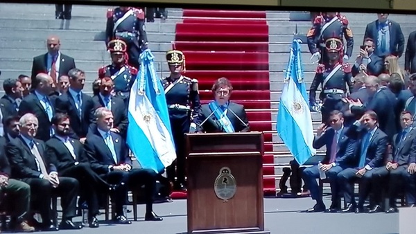 “Nos dejaron plantada una herencia de 15 mil por ciento”, dice presidente argentino