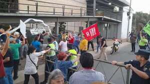 Incidentes en manifstación contra Dionisio Amarilla - Nacionales - ABC Color