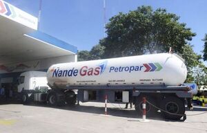 Presunto caso de ordeñe de combustible en Petropar
