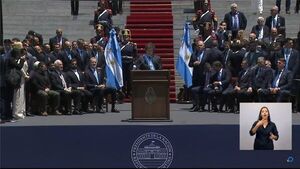 Asumió Javier Milei en Argentina y aseguró: «Hoy comienza una nueva era» - Informatepy.com
