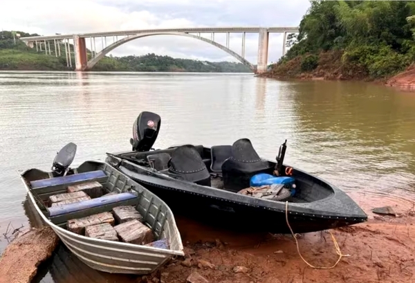 Incautan lancha con marihuana en río Paraná y timonel se fuga - Noticiero Paraguay