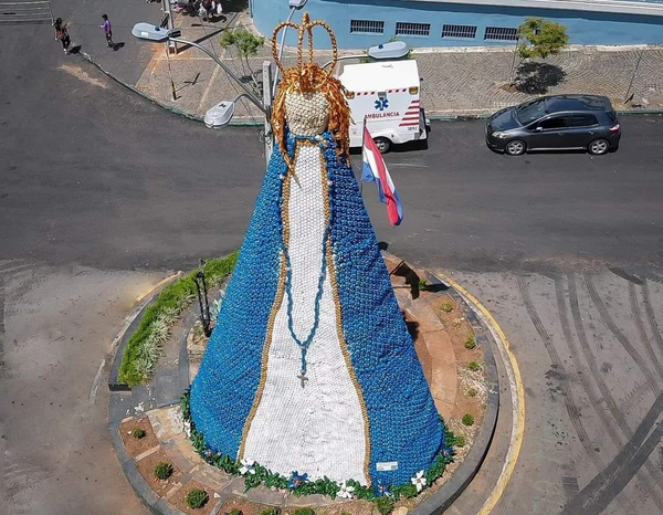 Virgen de botellas: Artista responde a quienes critican la escultura sin rostro - La Clave