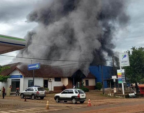Incendio causa enorme perjuicio a toda una comunidad | 1000 Noticias