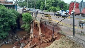 Parte de un puente en Ñemby se derrumbó tras intensas lluvias » San Lorenzo PY