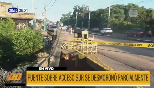 ¡Atención! Puente sobre Acceso Sur se desmoronó parcialmente | Telefuturo