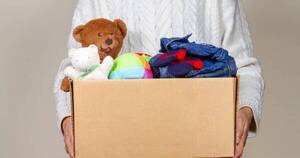 La Nación / Colecta solidaria busca llevar canastas de navidad a niños y adultos mayores enfermos