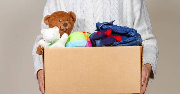 La Nación / Colecta solidaria busca llevar canastas de navidad a niños y adultos mayores enfermos