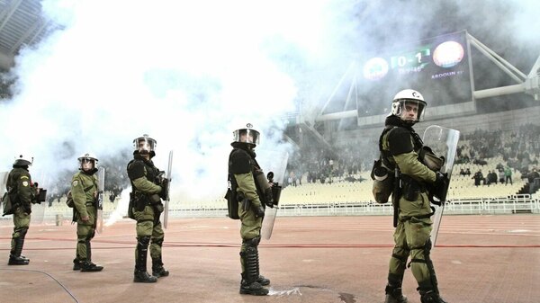Versus / La liga griega se jugará sin público hasta el 12 de febrero por la violencia