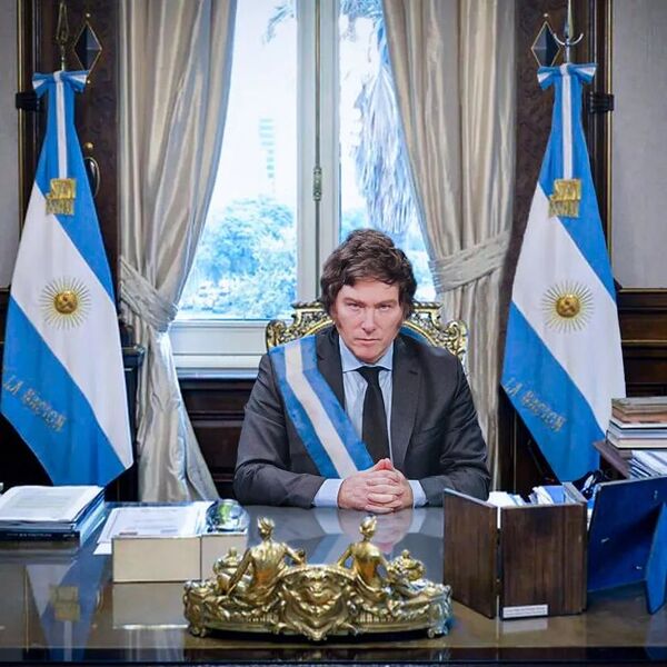 Javier Milei, el le贸n melenudo que promete sacudir Argentina - Revista PLUS