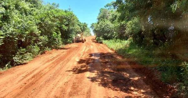 La Nación / Misiones: acondicionan ocho caminos vecinales