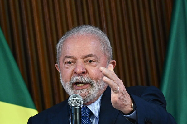 HRW le pide a Lula que vete el proyecto de ley que flexibiliza el uso de pesticidas en Brasil - MarketData