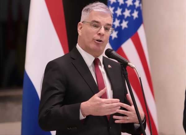 Embajador Ostfield resalta necesidad de combatir impunidad y corrupción en Paraguay