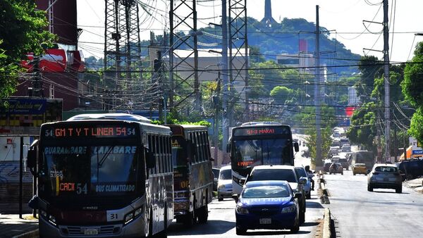 Santiago Peña reconoce que el transporte público “es una tragedia”