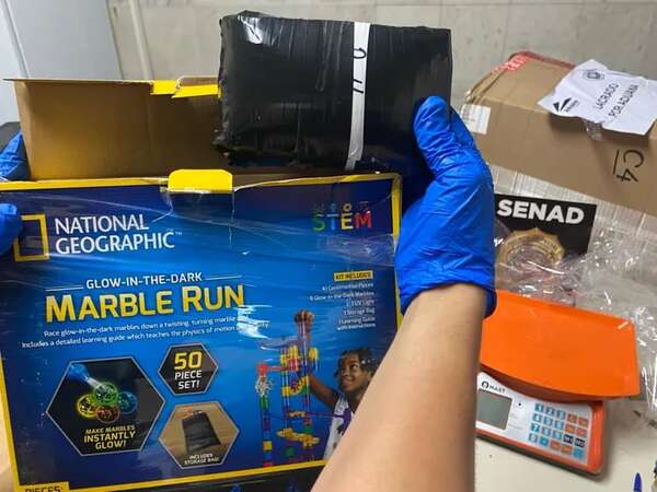 Aeropuerto Silvio Pettirossi: desde EE.UU. envían 33 kilos de marihuana dentro de juguetes - Policiales - ABC Color
