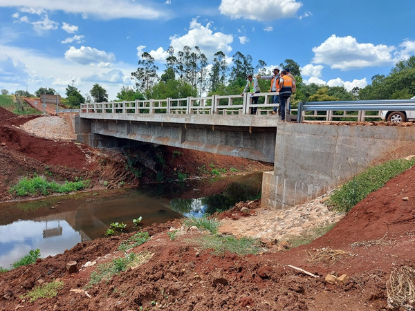 Ante desmoronamiento de puente en Ñemby MOPC inicia tareas