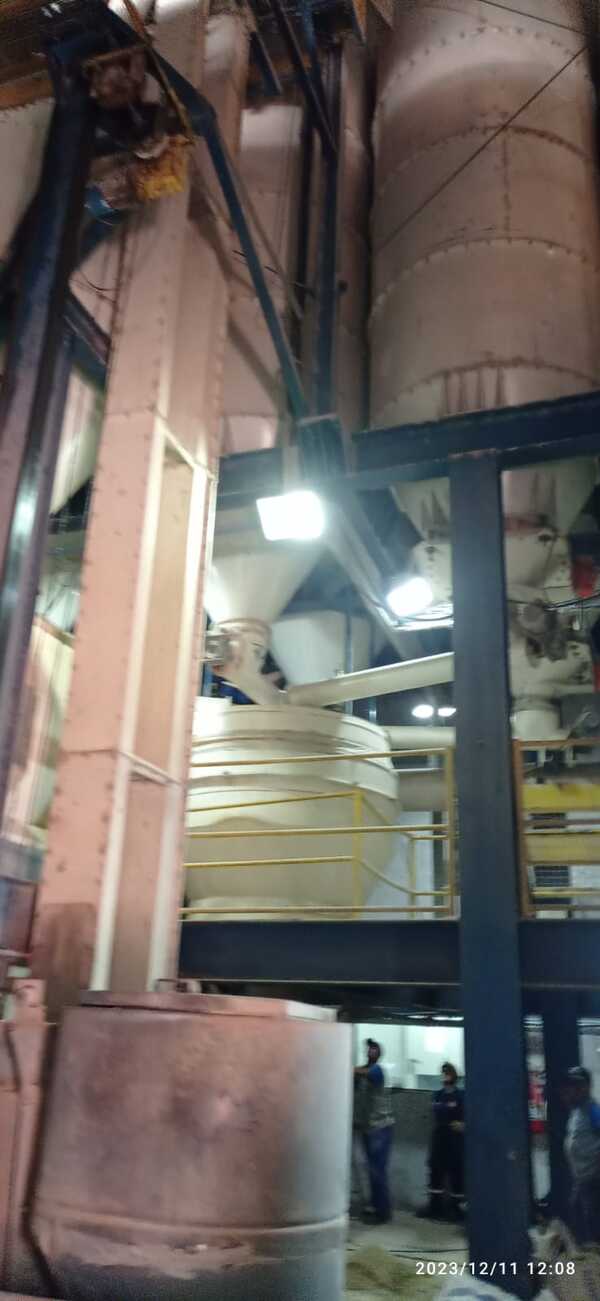 Trabajador muere mientras limpiaba tubo de silo - La Clave