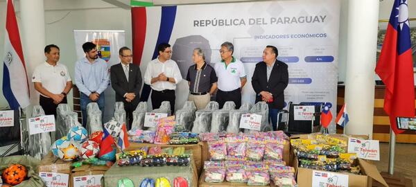 Consulado de China (Taiwán) dona sillas de rueda y juguetes - La Clave
