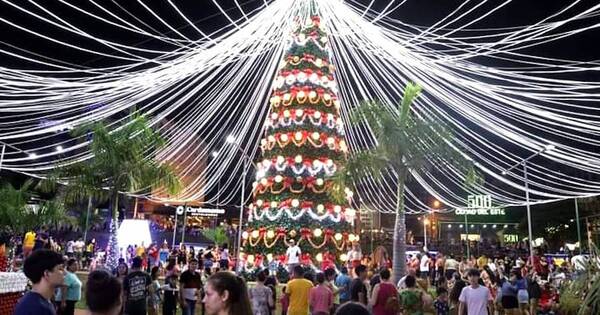 La Nación / Luces en botellas recicladas anticipan la Navidad en CDE