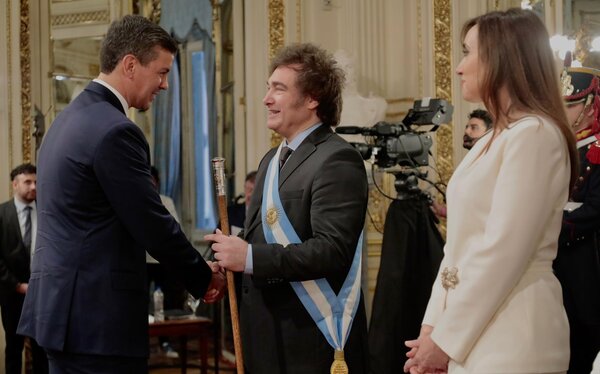 Presidente Peña asegura apoyo y colaboración para el gobierno de Milei