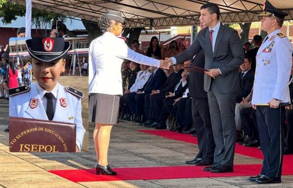 Liliana Alvarez, feliz por su hermanita que es la mejor egresada
