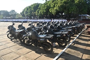 Yacyretá entrega las primeras 60 motos reparadas para el Grupo Lince