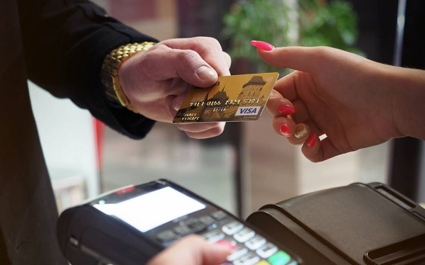 Consejos para uso responsable de tarjetas en Navidad