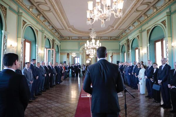 Cuerpo diplomático recuerda al presidente Peña su compromiso de combate contra la corrupción - MarketData