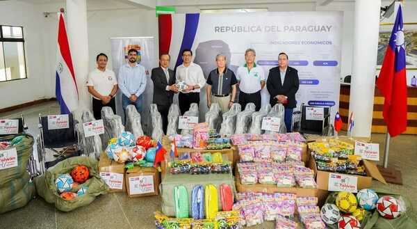Consulado China (Taiwán) dona sillas de ruedas a la Gobernación de Alto Paraná - ADN Digital
