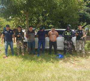 Caen tres maleantes luego de un asalto a un comercio en el mercado municipal de Caaguazú - Policiales - ABC Color