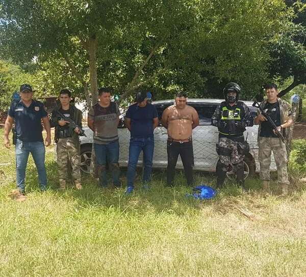 Caen tres maleantes luego de un asalto a un comercio en el mercado municipal de Caaguazú - Policiales - ABC Color