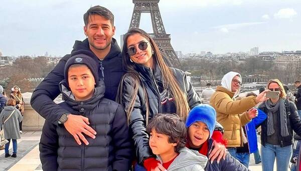 "Tito" Torres y Stephi disfrutan de su primer viaje en familia