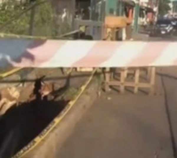 Parte de un puente se desmorona en Ñemby - Paraguay.com