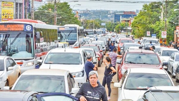 Multas para desalentar caos en cruce del puente con Posadas