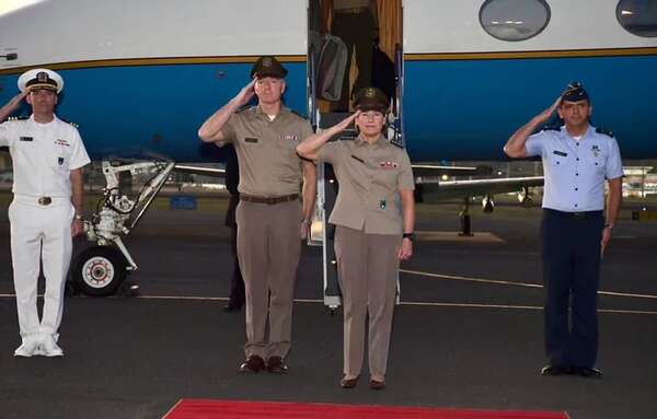 Comandante del Comando Sur de los EE.UU. visita Paraguay para celebrar 80 años de cooperación militar - Nacionales - ABC Color